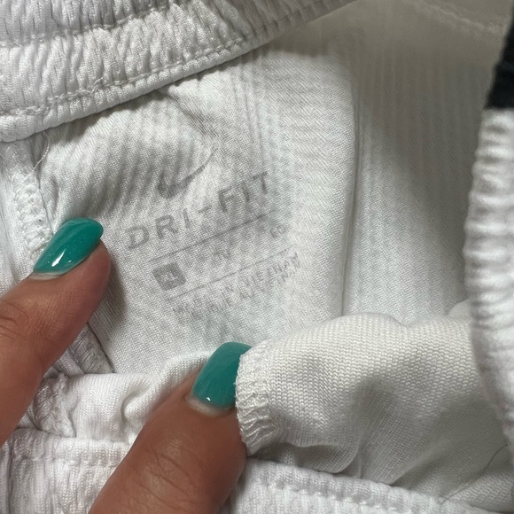 Nike Men's White Athletic Shorts - Picture 4 of 7